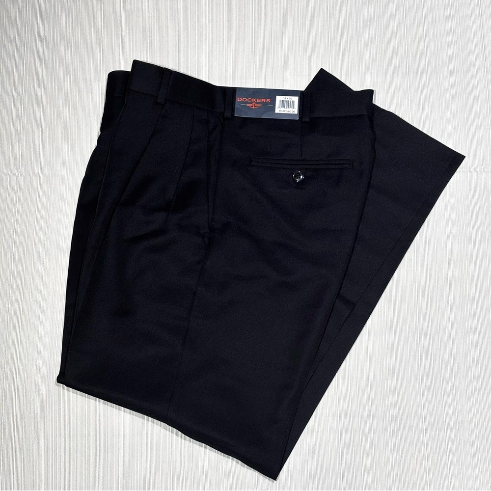 Dockers Men’s Black Pleated Dress Pants Chinos 32x30 Business Casual NWT